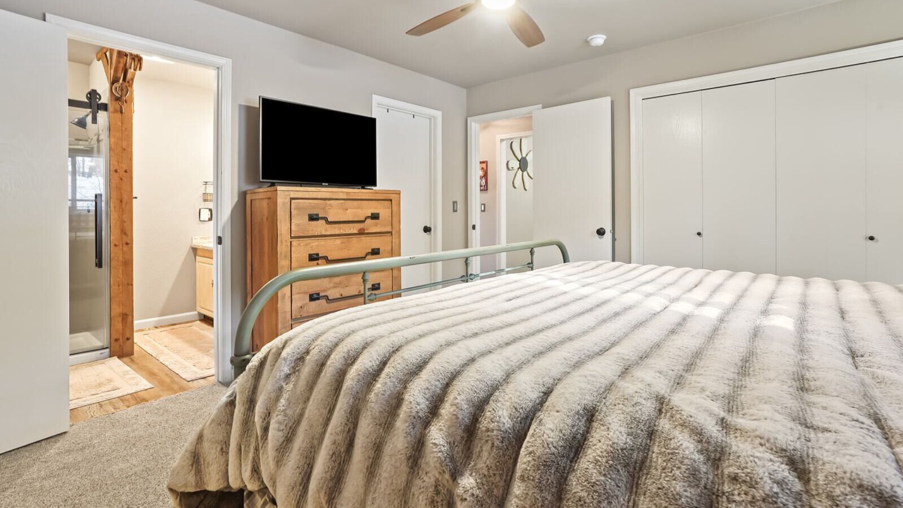 Photo of Bedroom in Garden Valley