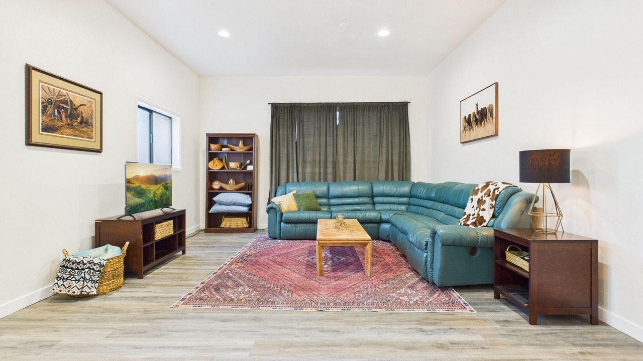 Photo of Livingroom in White Bird