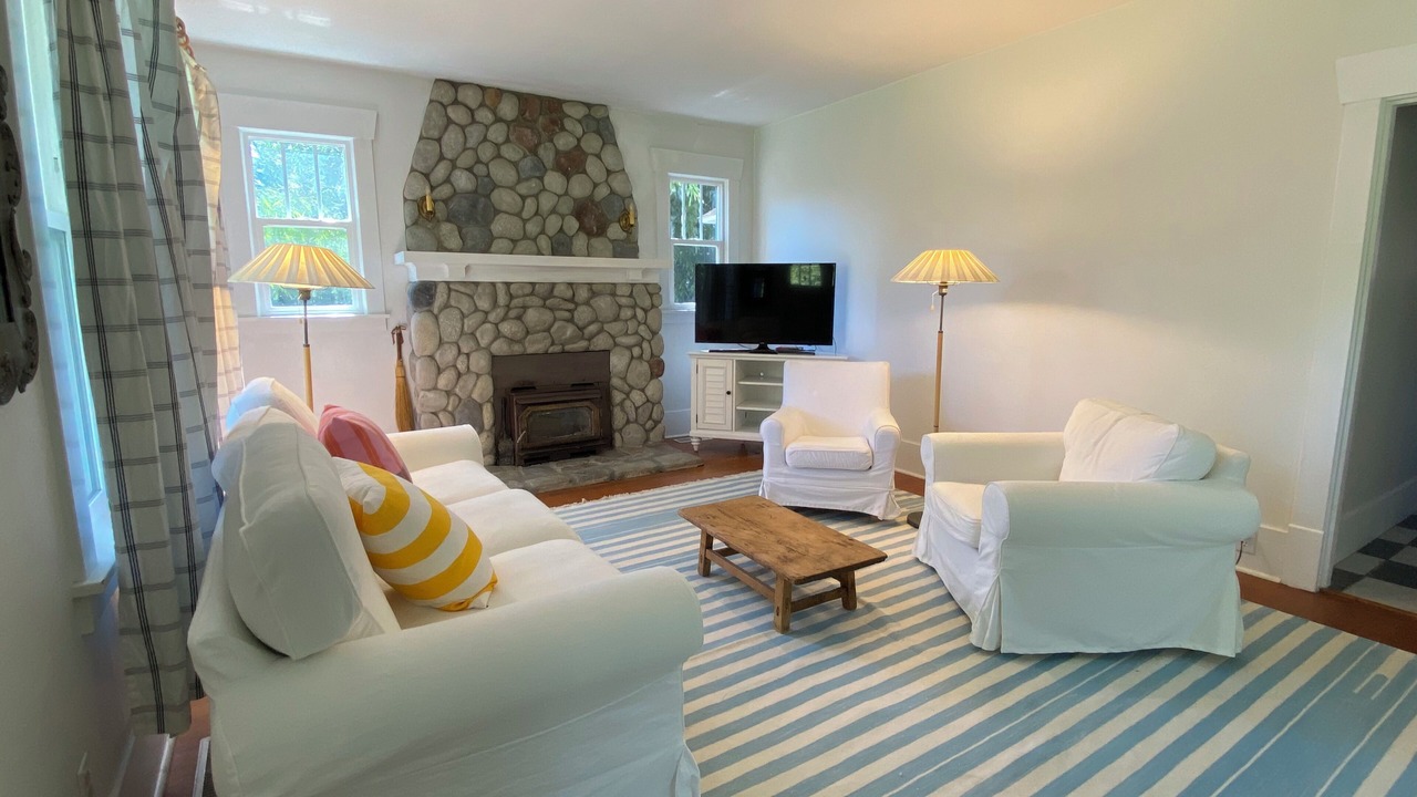 Photo of Livingroom in Duvall
