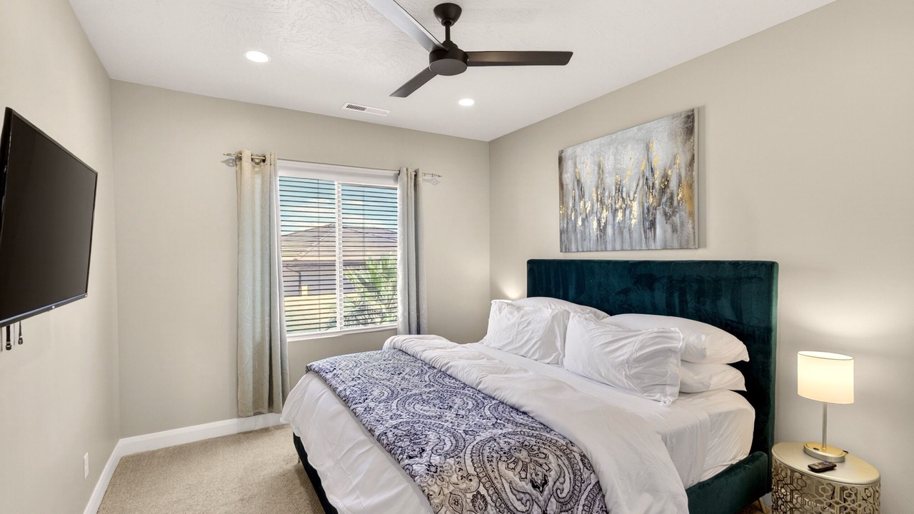 Photo of Bedroom in Hurricane