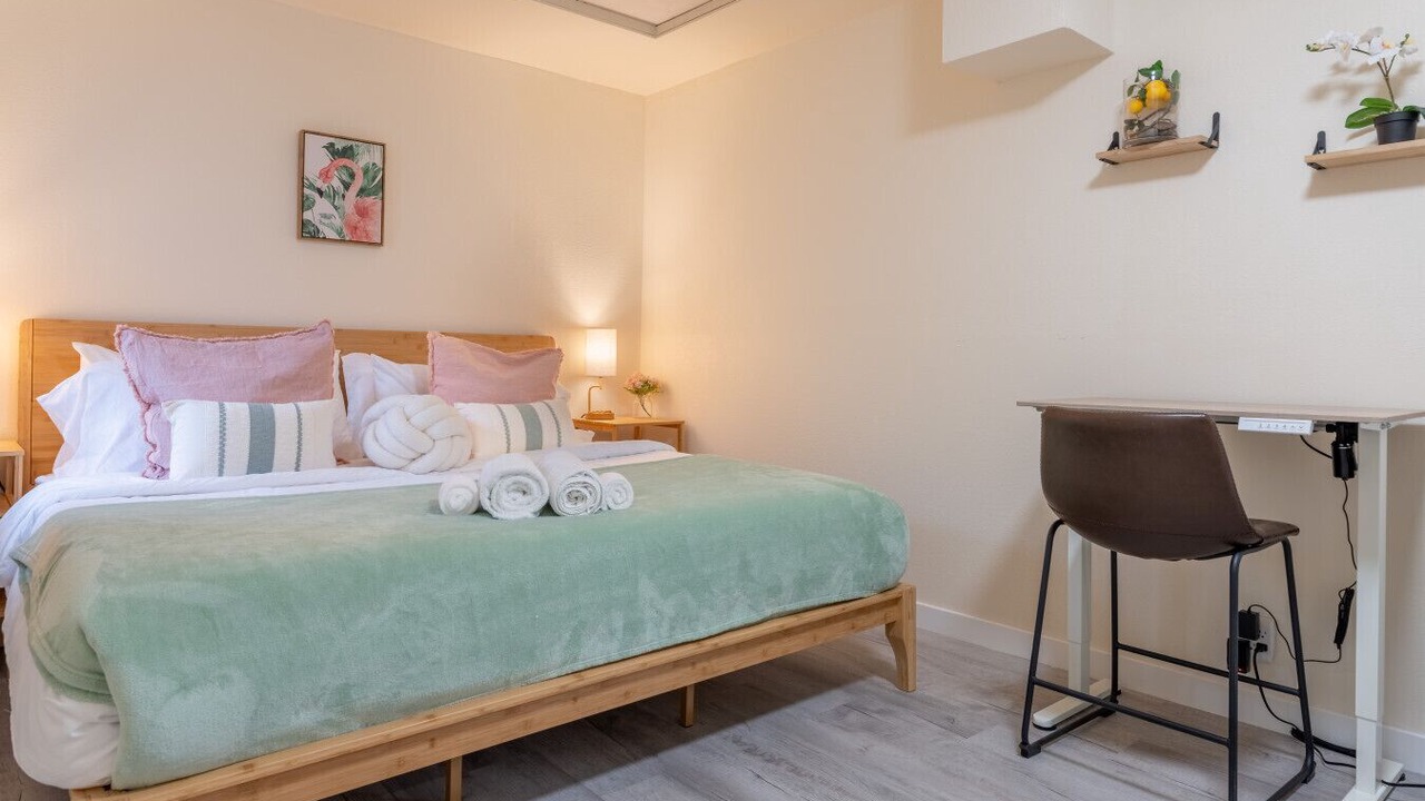 Photo of Bedroom in Shoreline
