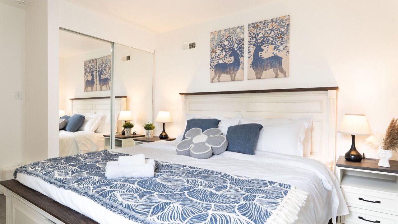 Photo of Bedroom in Shoreline