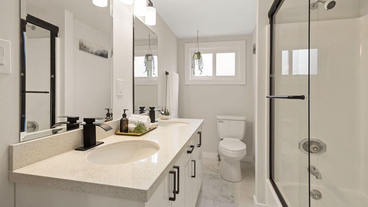 Photo of Bathroom in Lettered Streets