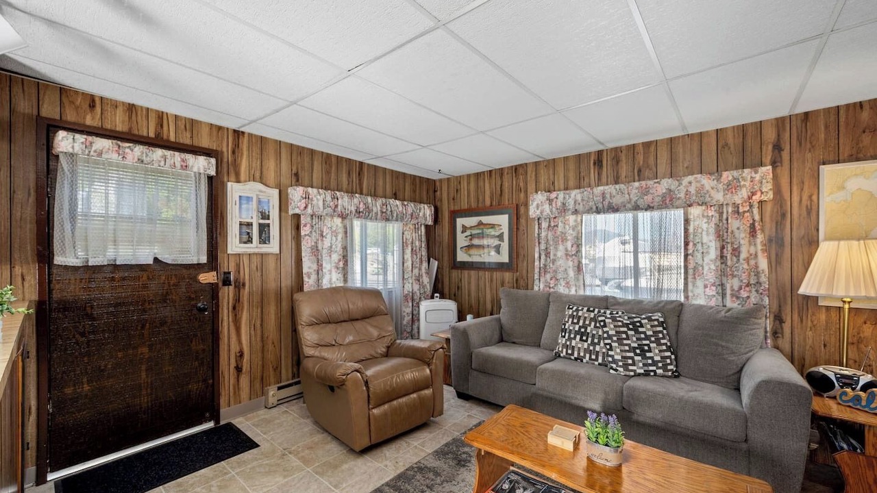 Photo of Livingroom in Bayview