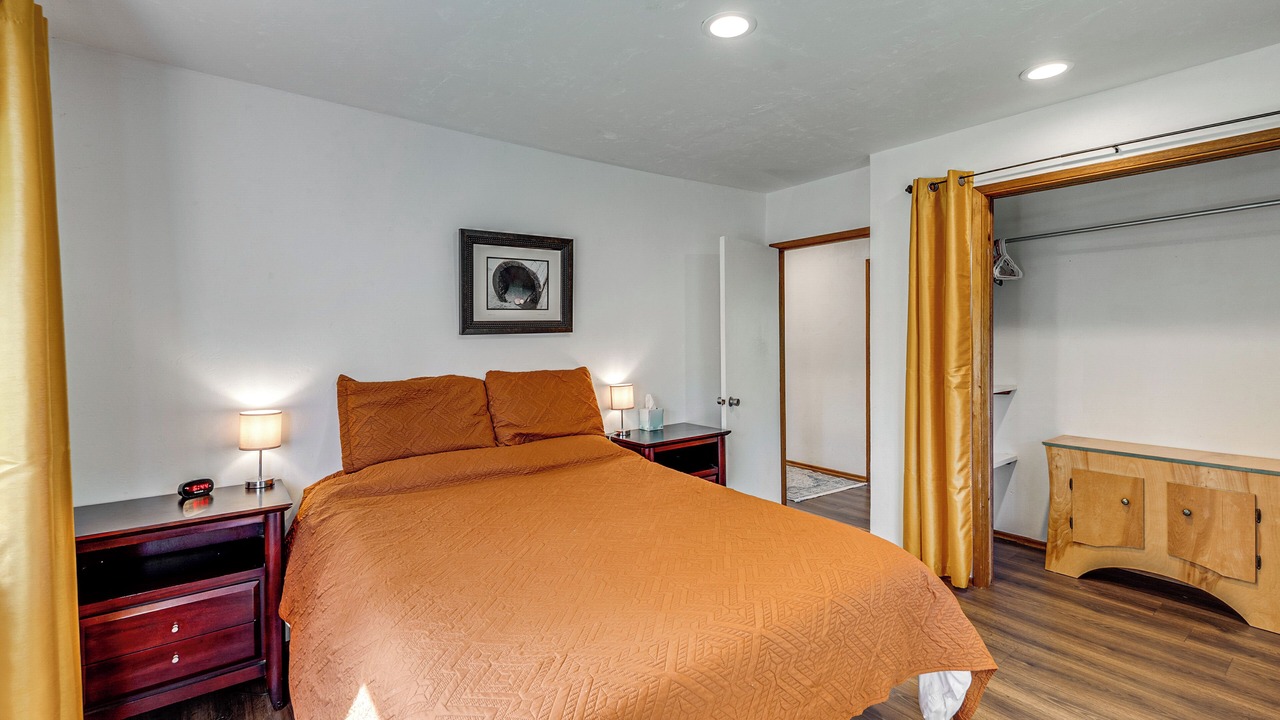 Photo of Bedroom in Oak Harbor