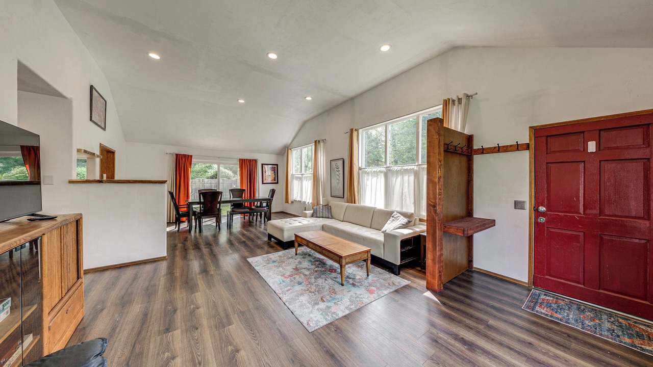 Photo of Livingroom in Oak Harbor