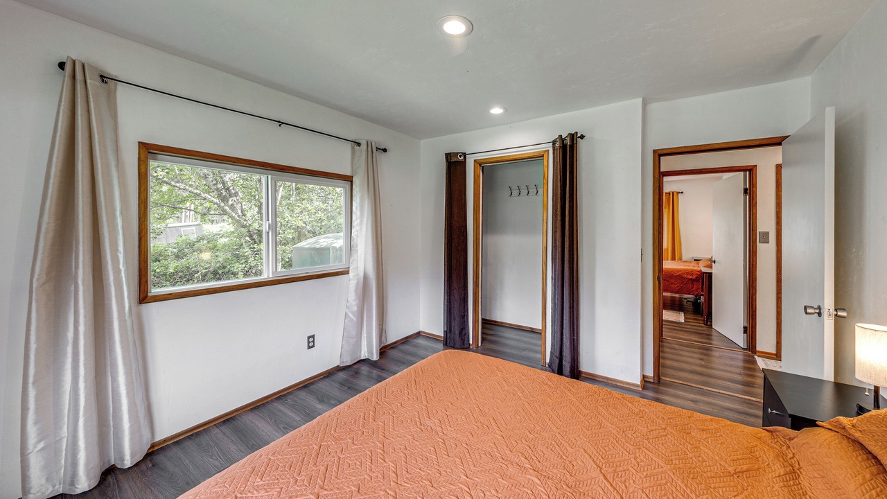 Photo of Bedroom in Oak Harbor