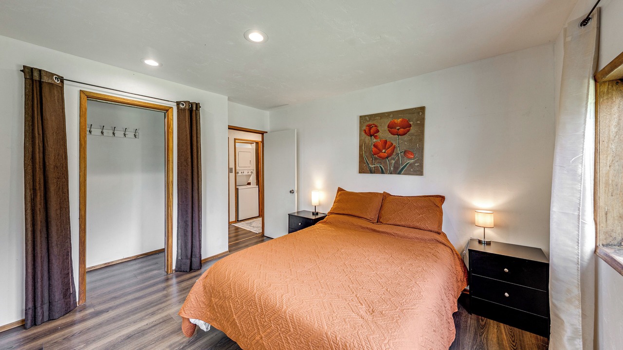 Photo of Bedroom in Oak Harbor