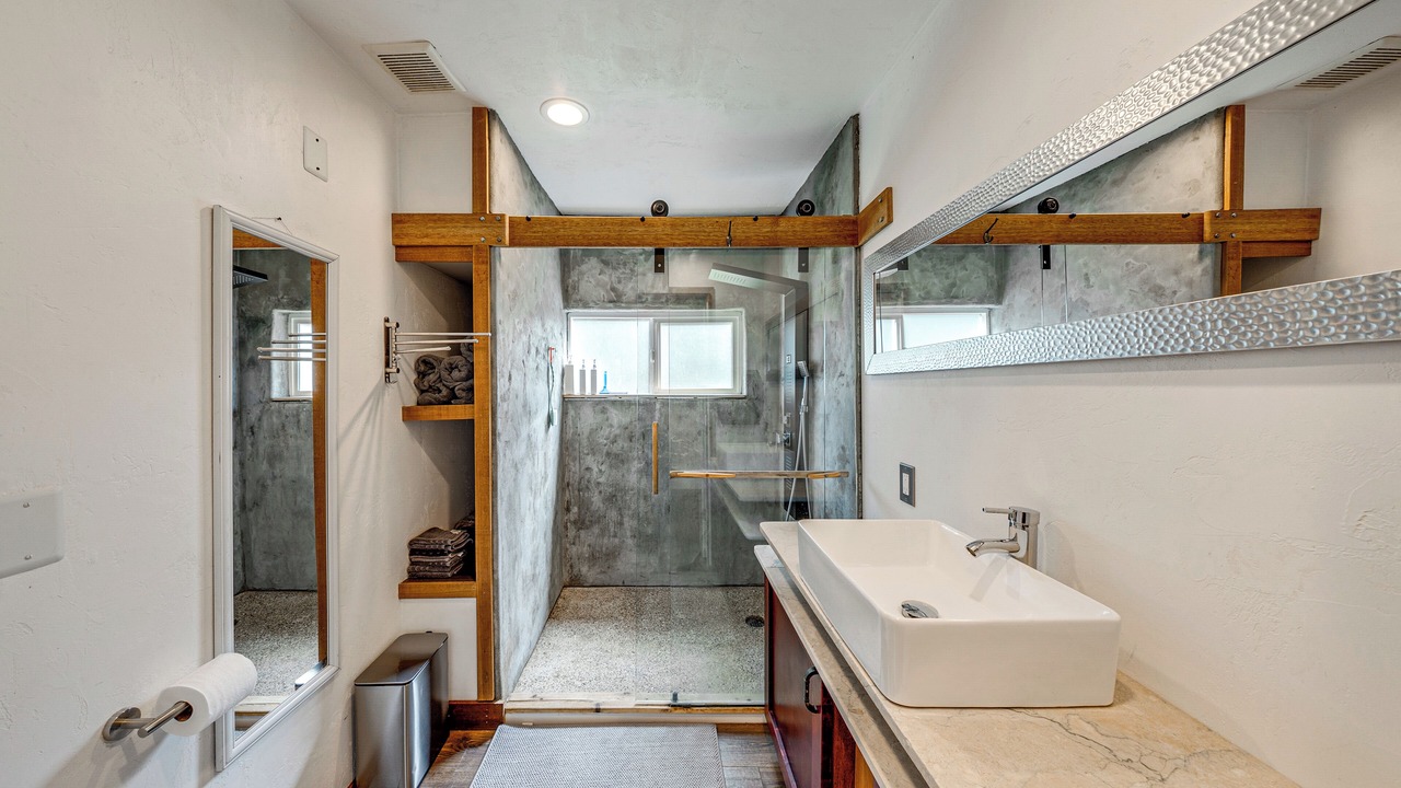 Photo of Bathroom in Oak Harbor