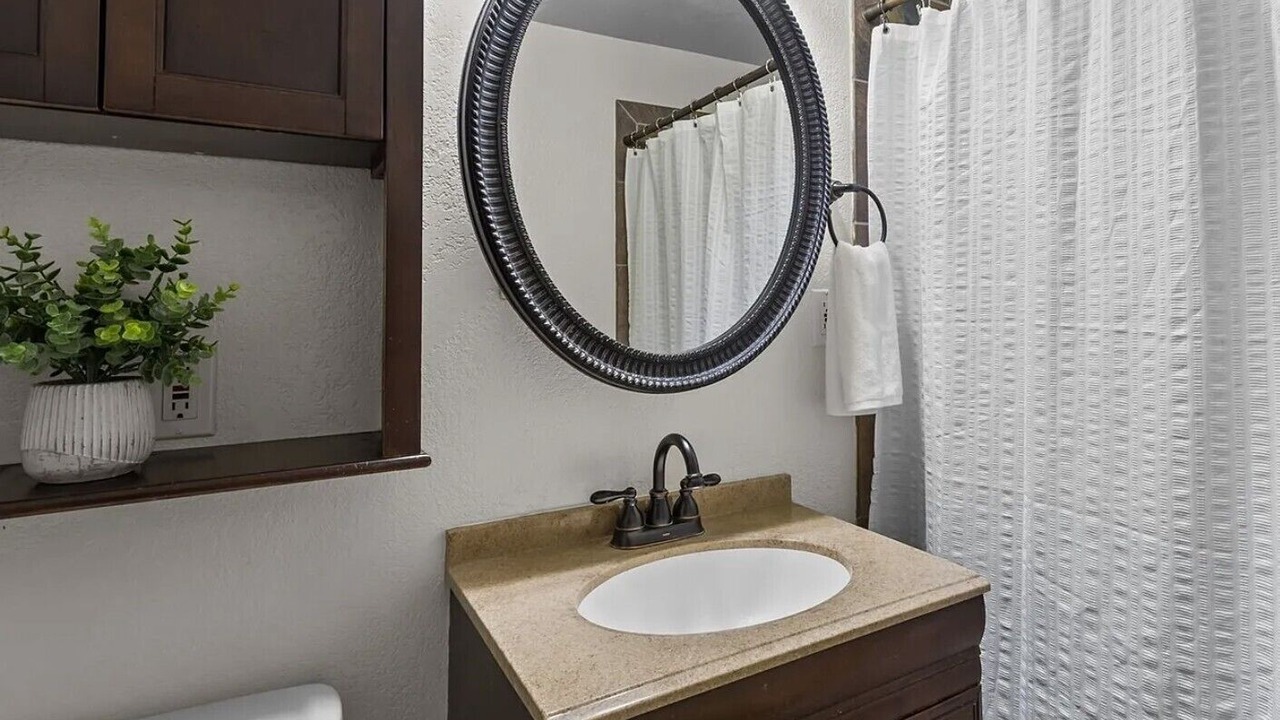Photo of Bathroom in Retsil