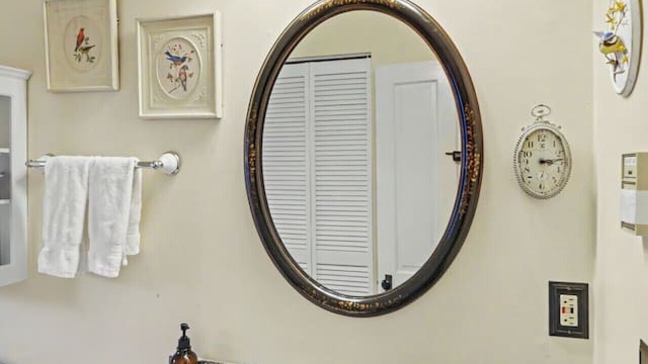 Photo of Bathroom in Siskiyou-Hargadine Historic District