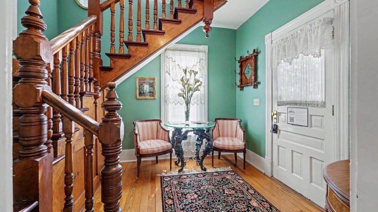 Photo of Bedroom in Siskiyou-Hargadine Historic District