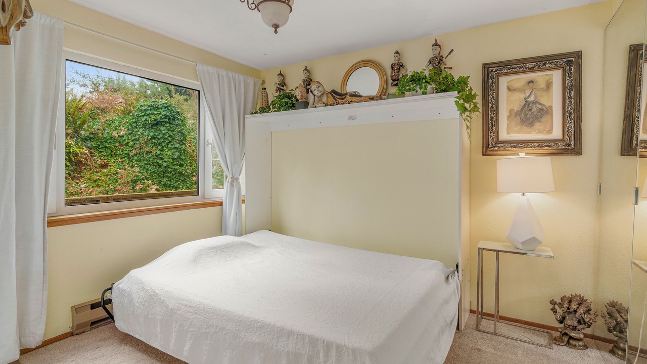 Photo of Bedroom in Shoreline