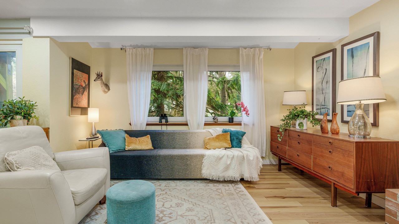 Photo of Livingroom in Shoreline