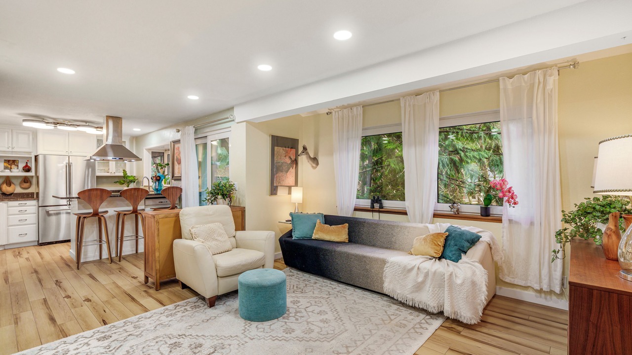 Photo of Livingroom in Shoreline