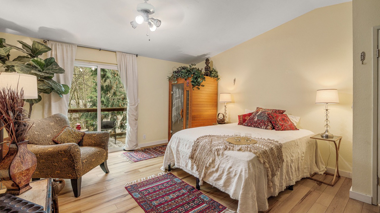 Photo of Bedroom in Shoreline