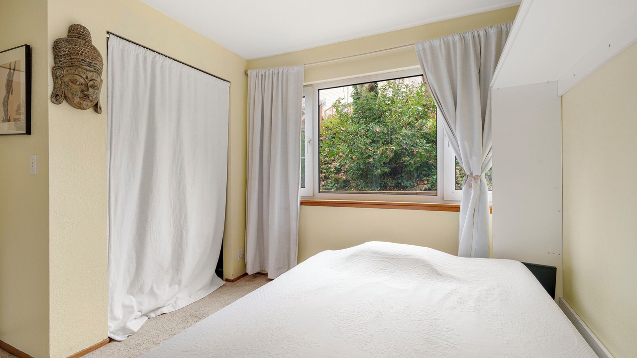 Photo of Bedroom in Shoreline