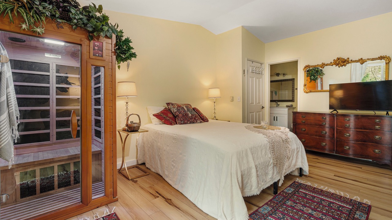 Photo of Bedroom in Shoreline