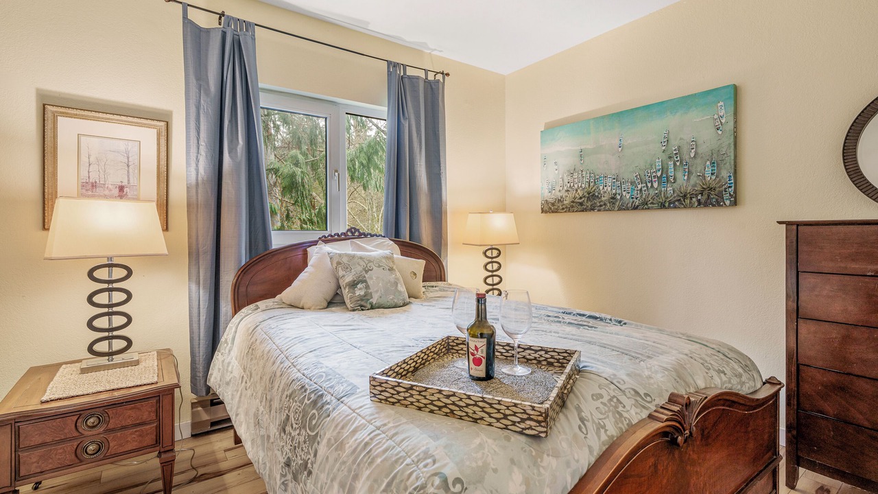 Photo of Bedroom in Shoreline