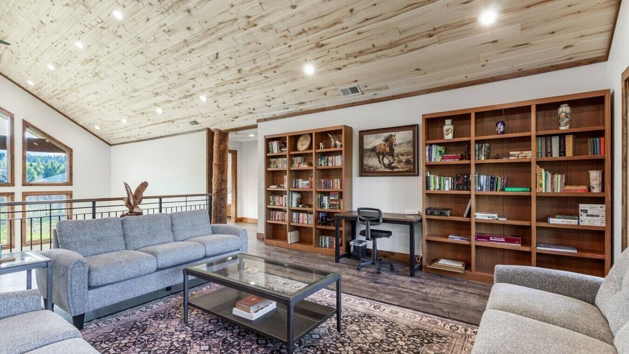 Photo of Livingroom in Island Park