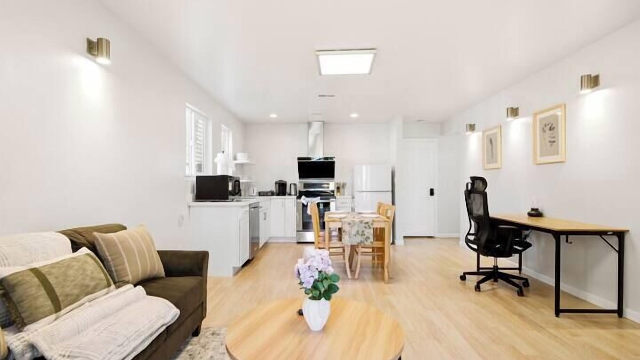 Photo of Livingroom in Maple Leaf