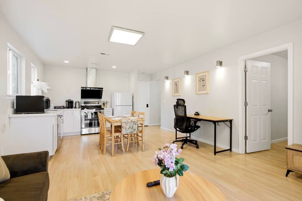 Photo of Livingroom in Maple Leaf