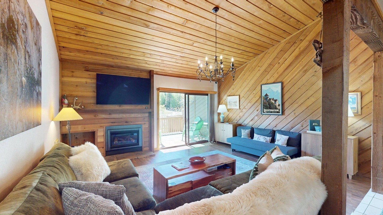 Photo of Livingroom in Elkhorn Village