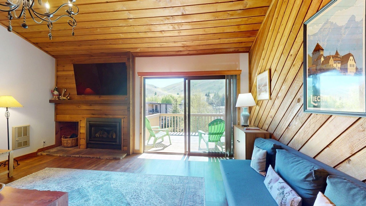 Photo of Livingroom in Elkhorn Village