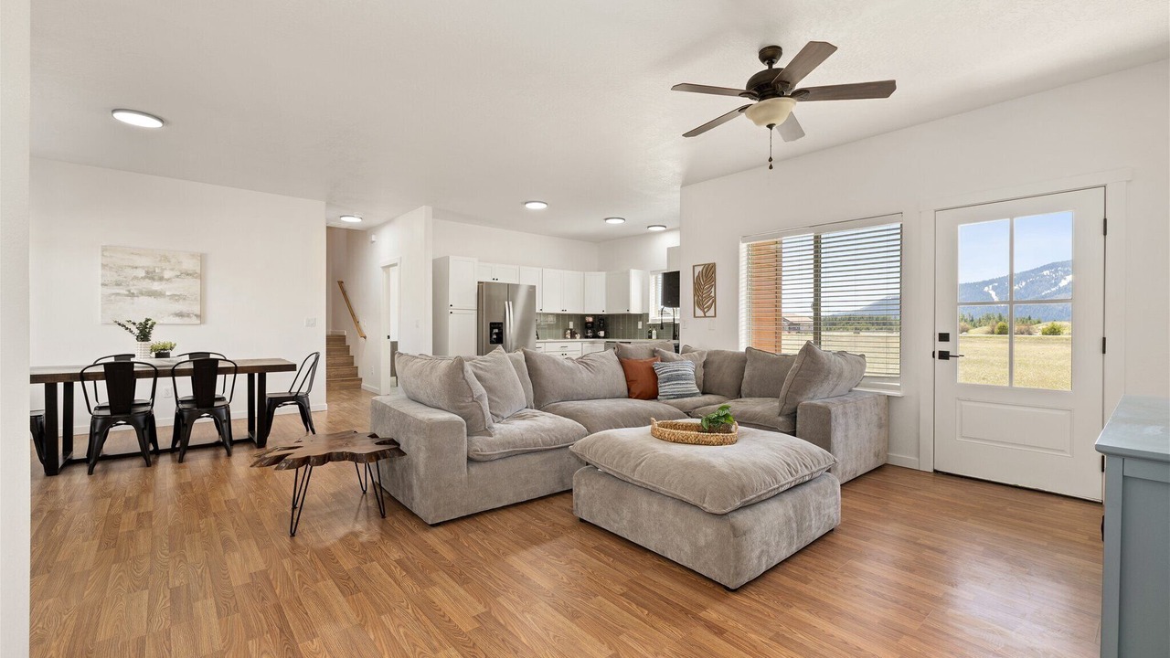 Photo of Livingroom in Donnelly