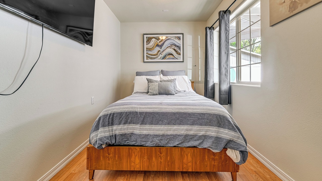 Photo of Bedroom in Cave Junction