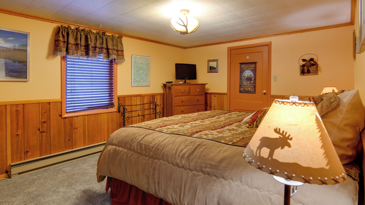 Photo of Bedroom in West Yellowstone