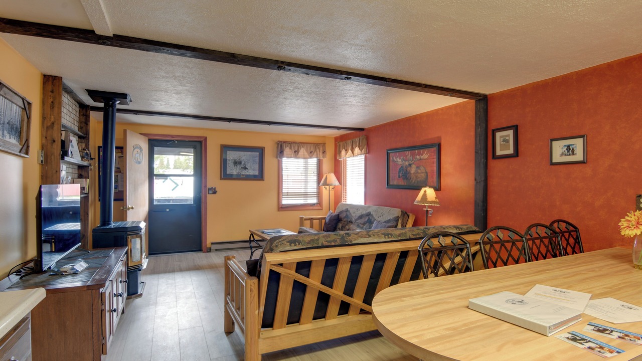 Photo of Livingroom in West Yellowstone