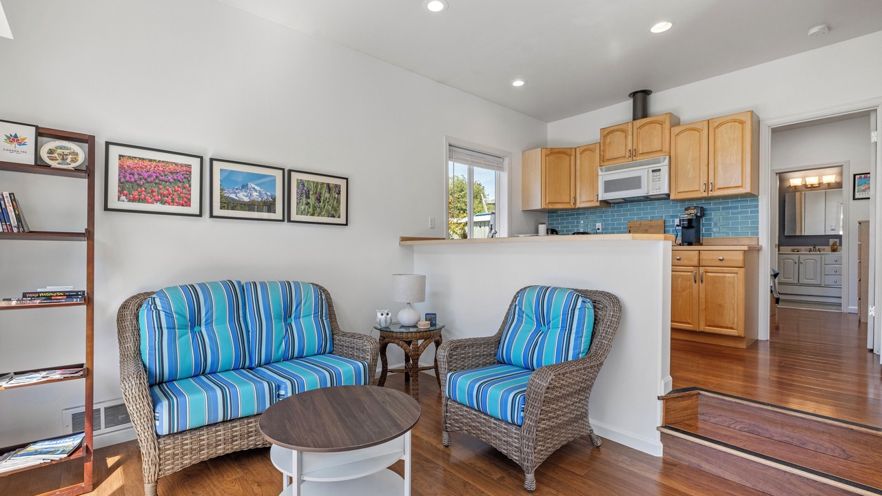 Photo of Livingroom in Richmond Beach