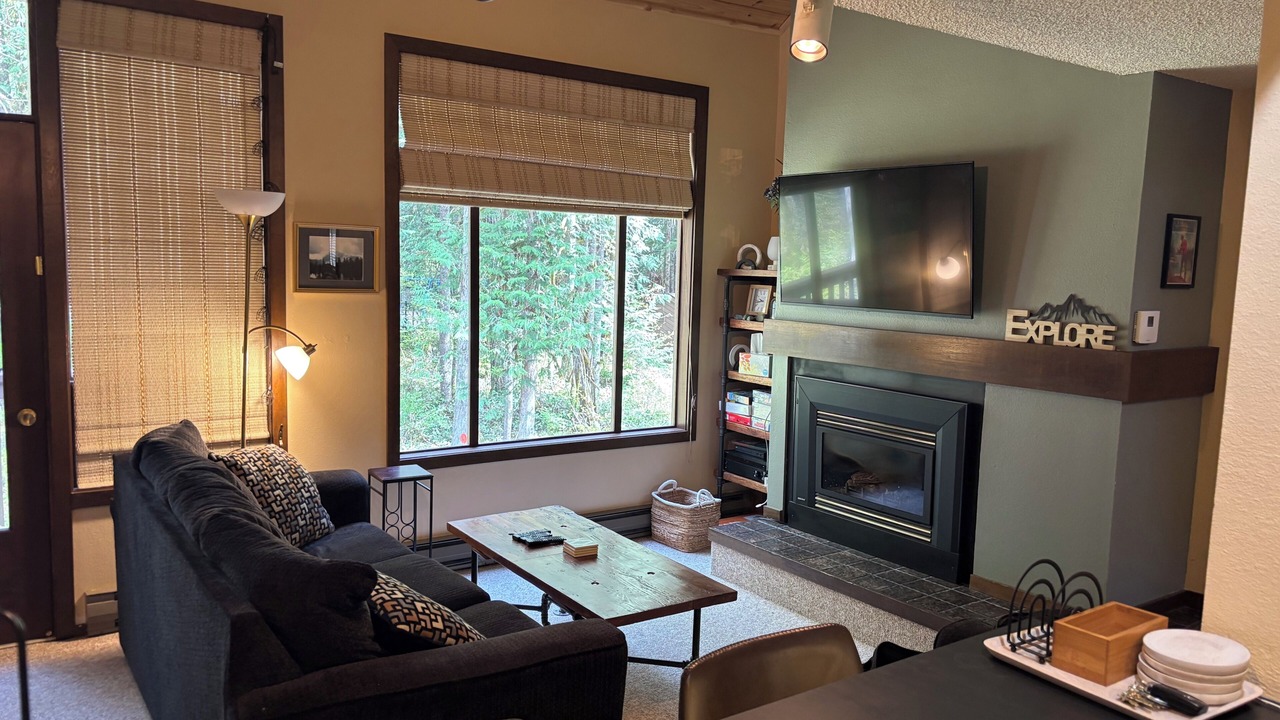 Photo of Livingroom in Glacier