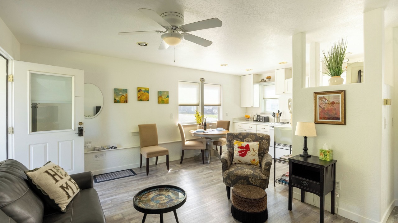 Photo of Livingroom in Siskiyou-Hargadine Historic District