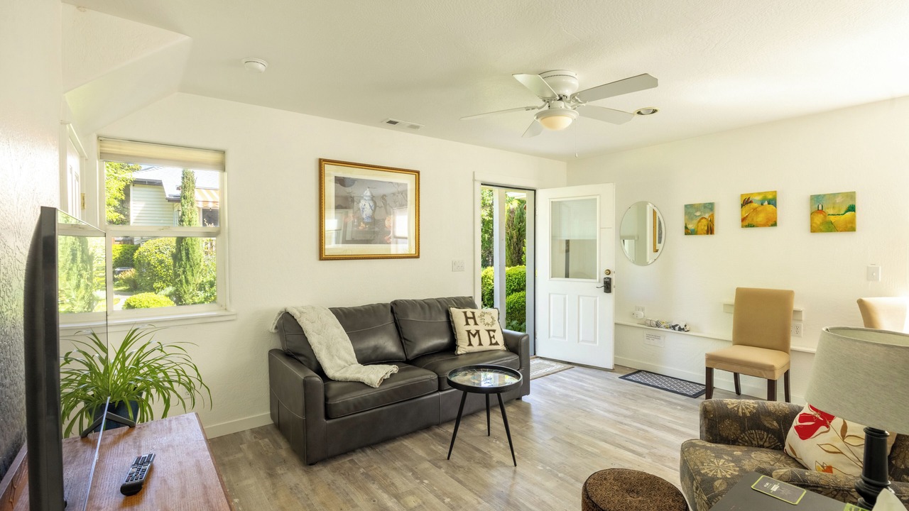 Photo of Livingroom in Siskiyou-Hargadine Historic District