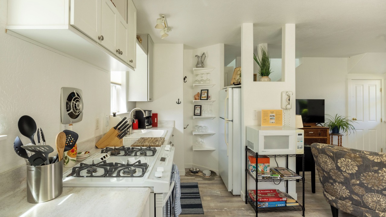 Photo of Kitchen in Siskiyou-Hargadine Historic District