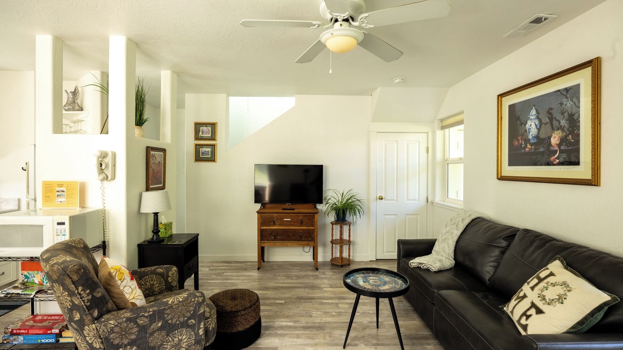 Photo of Livingroom in Siskiyou-Hargadine Historic District
