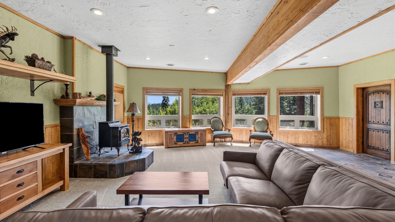 Photo of Livingroom in Kingston