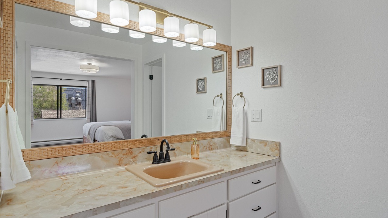Photo of Bathroom in West Yellowstone