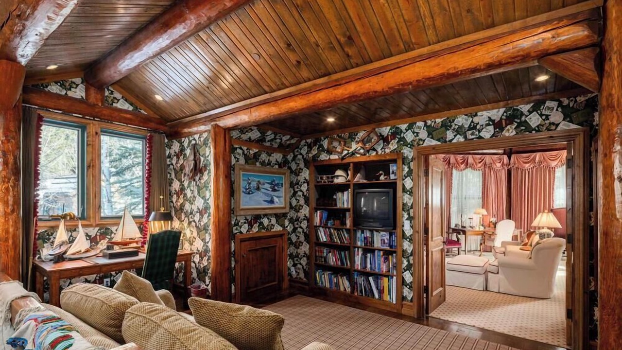 Photo of Livingroom in Warm Springs