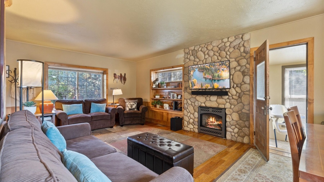 Photo of Livingroom in Old Bend
