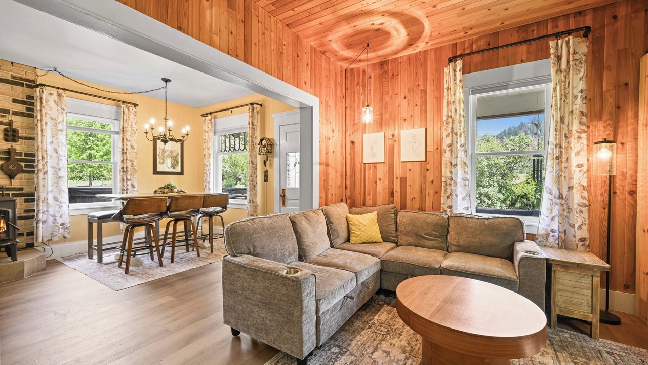 Photo of Livingroom in Garden Valley
