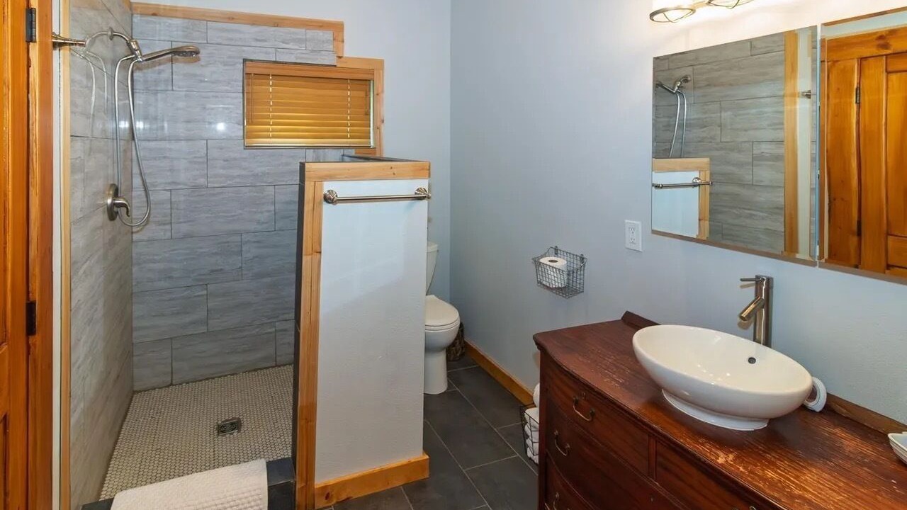Photo of Bathroom in Elk
