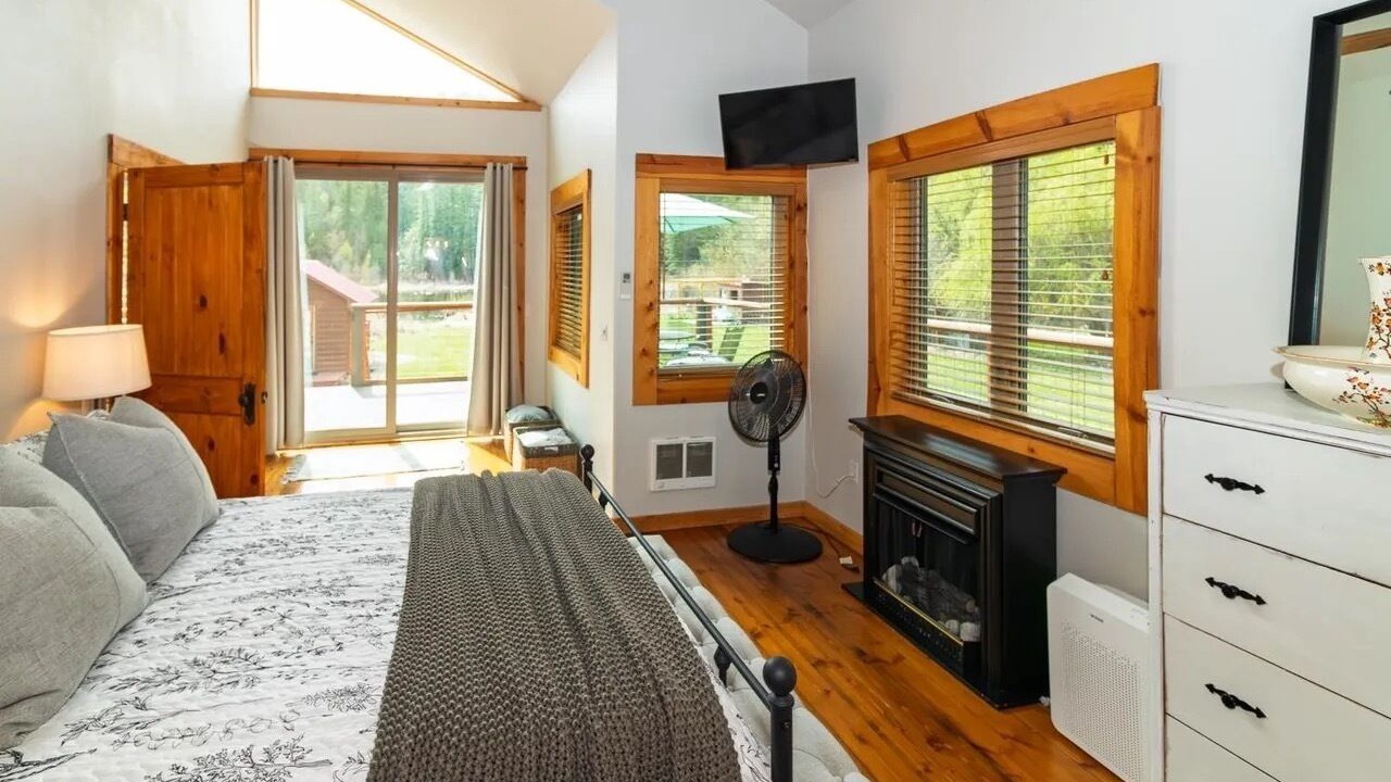Photo of Bedroom in Elk