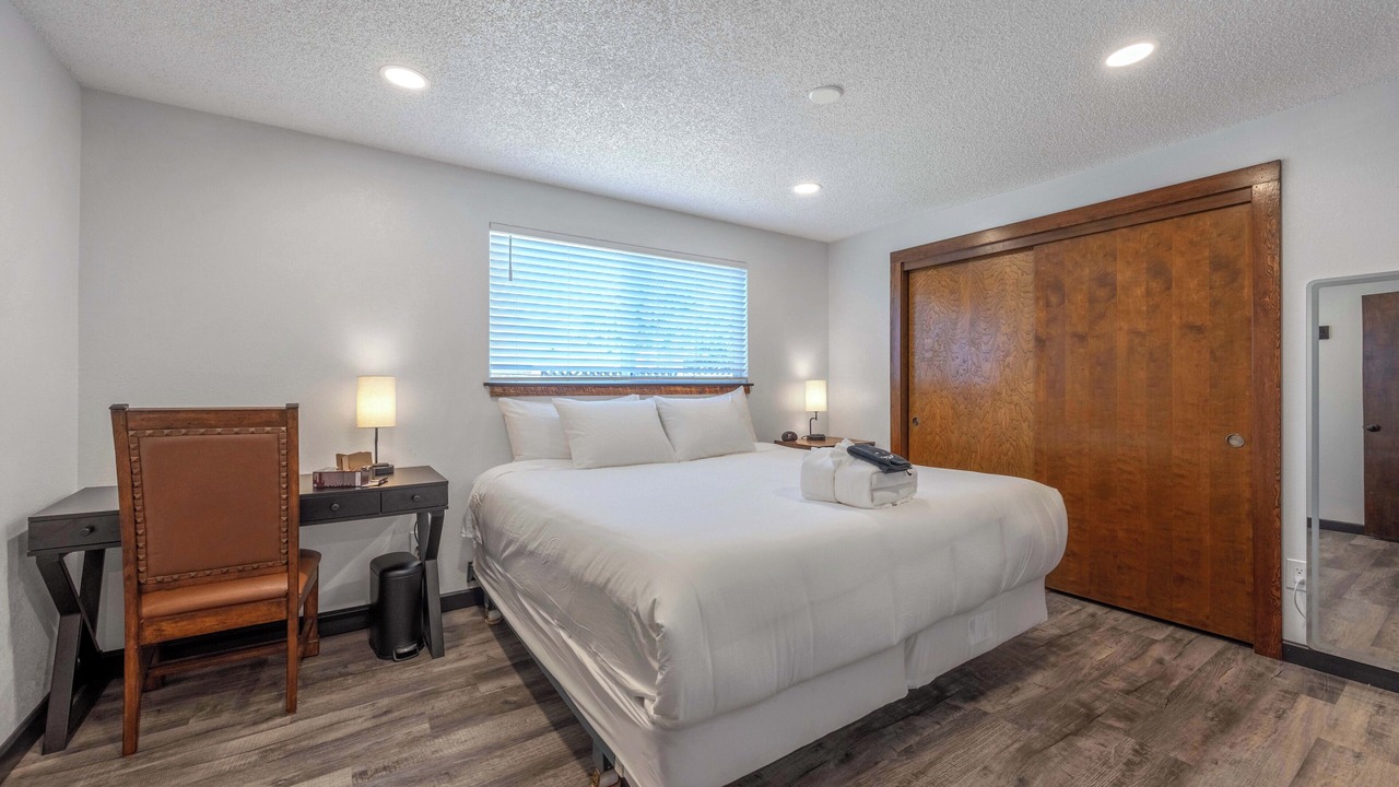 Photo of Bedroom in Cascade Locks