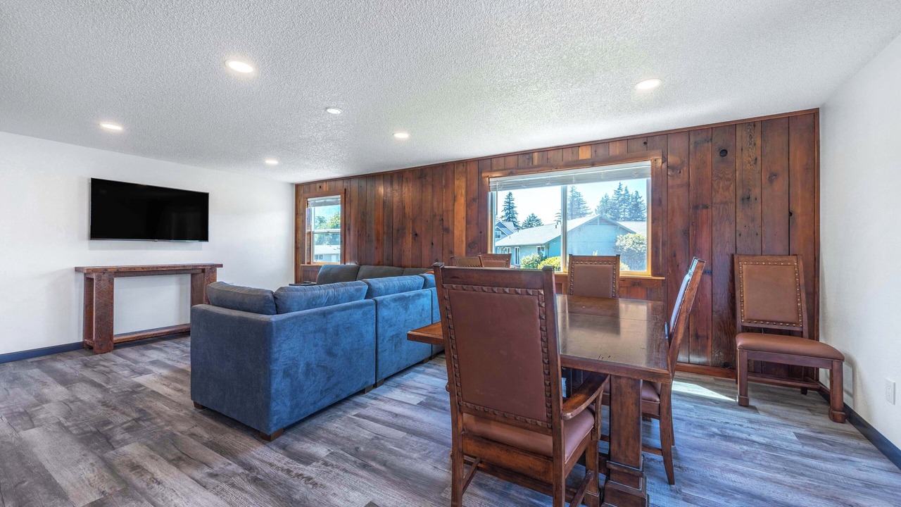 Photo of Livingroom in Cascade Locks
