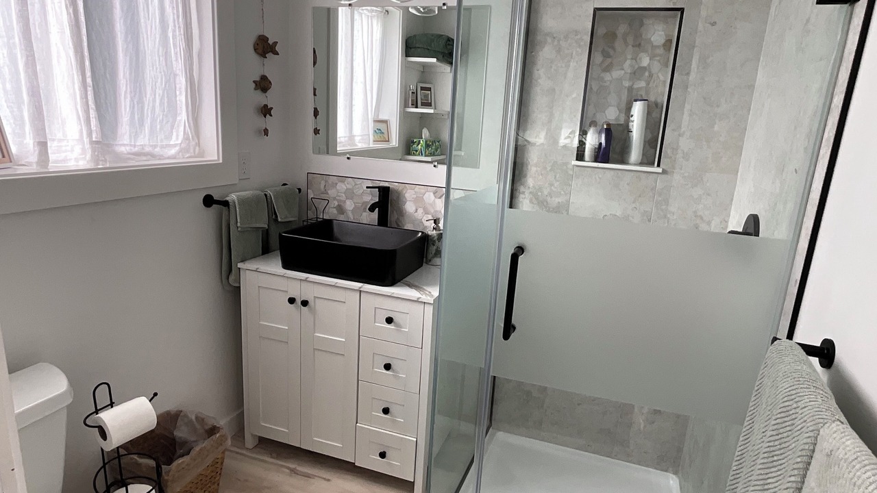 Photo of Bathroom in Southeast Magnolia