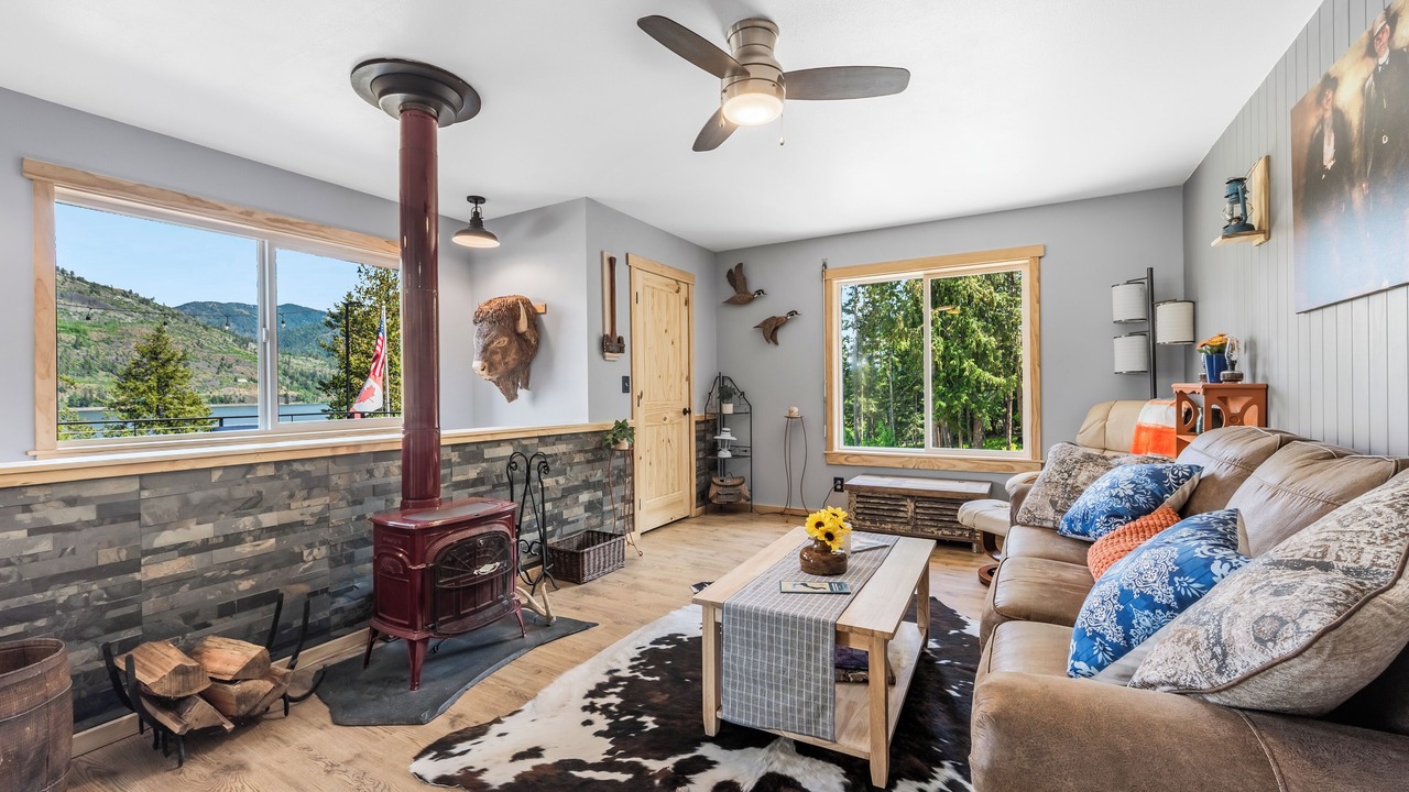 Photo of Livingroom in Sandpoint