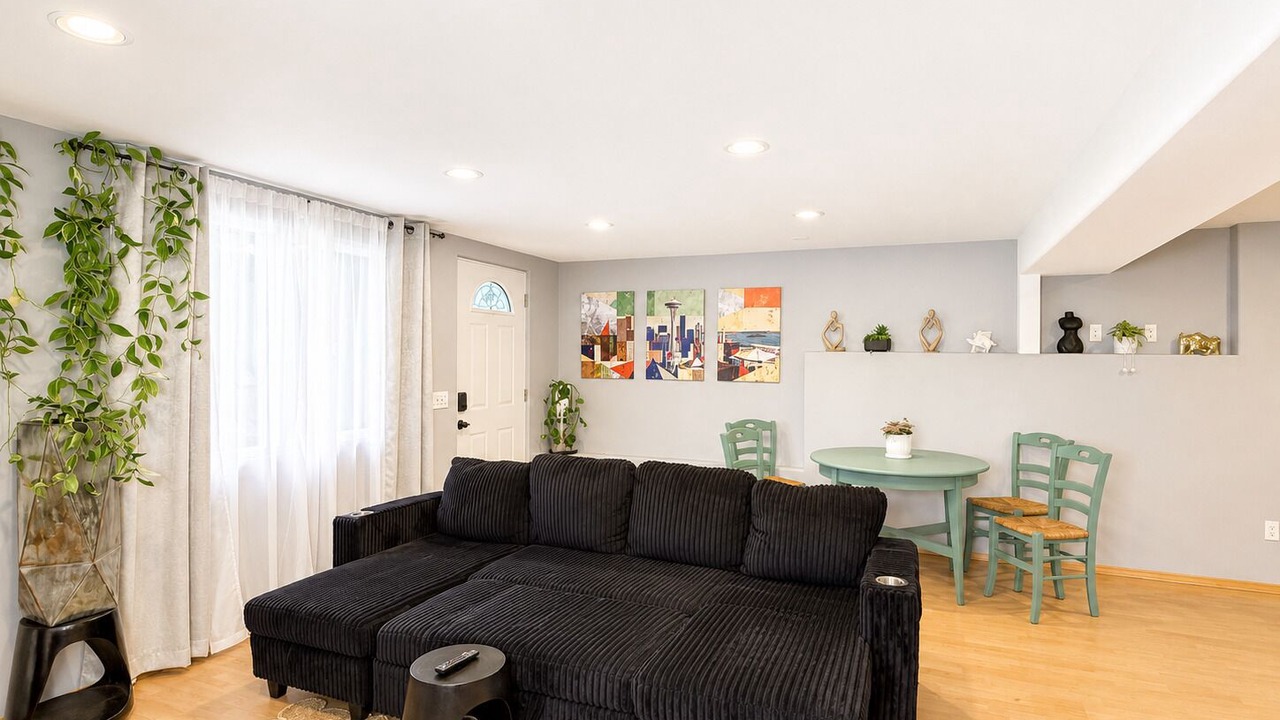 Photo of Livingroom in Seattle Metro Area